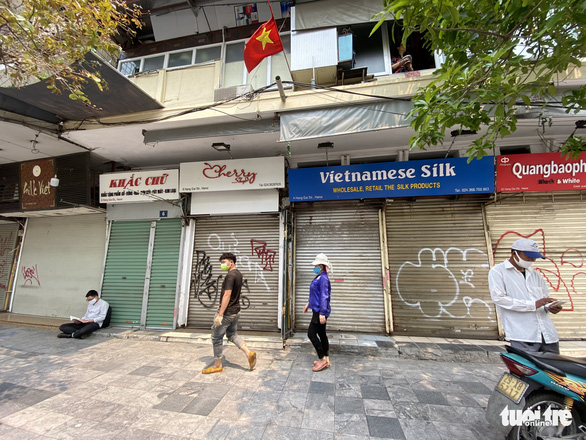 Hàng quán kinh doanh tại quận Hoàn Kiếm, Hà Nội đóng cửa để phòng chống dịch COVID-19